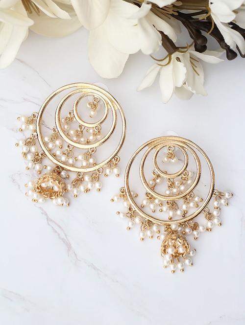 gold metal hoop earring - 17678908 - Very Small Image - 1