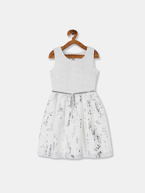 white self design frock - 17685464 - Very Small Image - 1