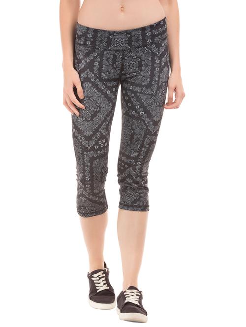 mid rise printed capri - 17740022 - Very Small Image - 1