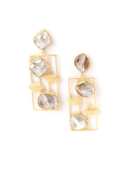 gold metal drop earrings - 17757282 - Very Small Image - 1