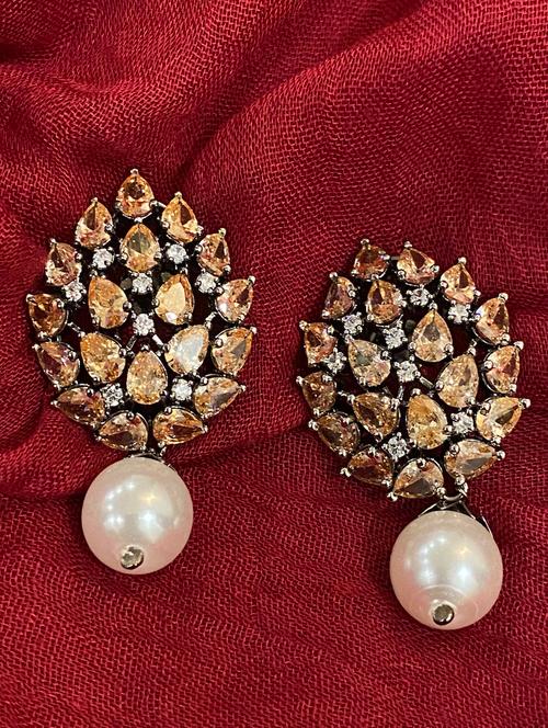 yellow brass studs earring - 17762604 - Very Small Image - 1