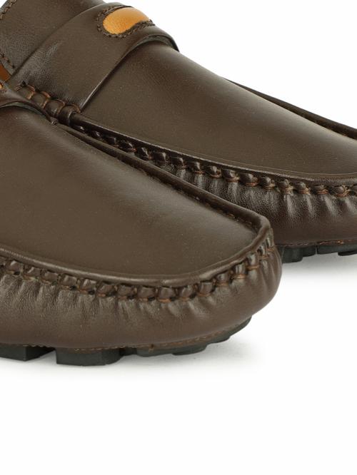 this unique design and stylish loafers - 17762941 - Very Small Image - 1