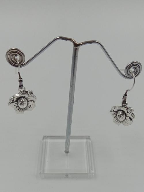 the product in the display is - 17764224 - Very Small Image - 1