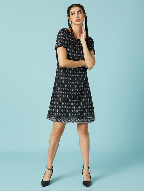 round neck printed shift dress - 17783350 - Very Small Image - 1