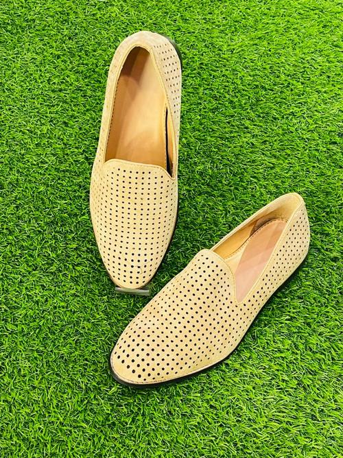 yellow sport shoes - 17783822 - Very Small Image - 1