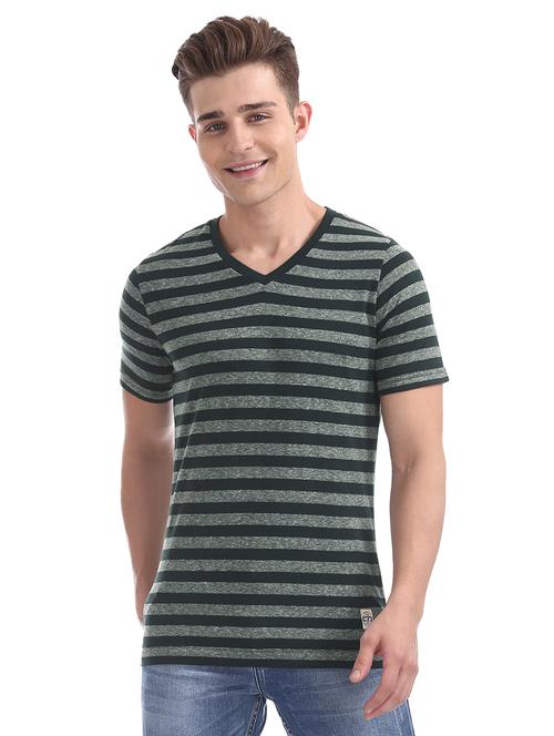 black striped t-shirt - 17817658 - Very Small Image - 1
