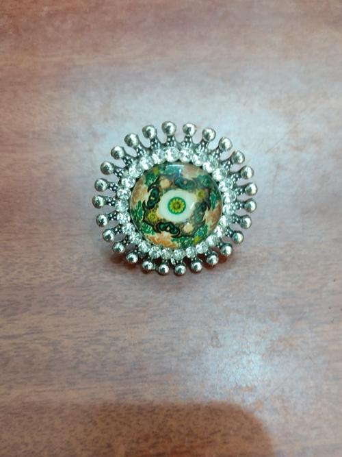 hand ring - 17824963 - Very Small Image - 1