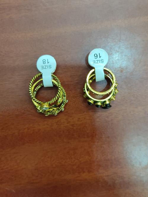 hand ring - 17824966 - Very Small Image - 1