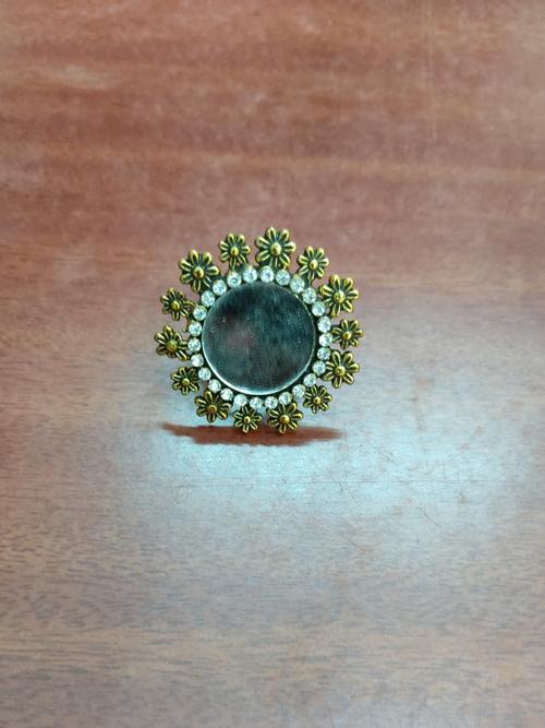hand ring - 17824967 - Very Small Image - 1