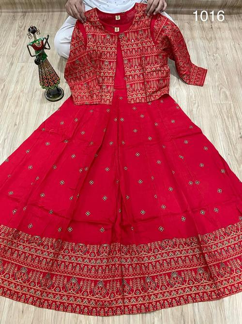 red velvet gown - 17825873 - Very Small Image - 1