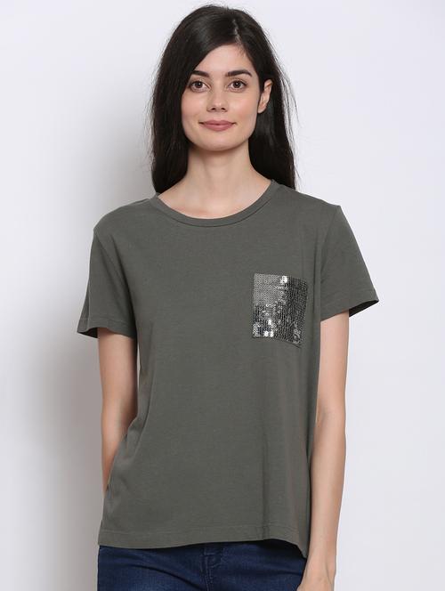 sequined pocket solid top - 17833274 - Very Small Image - 1