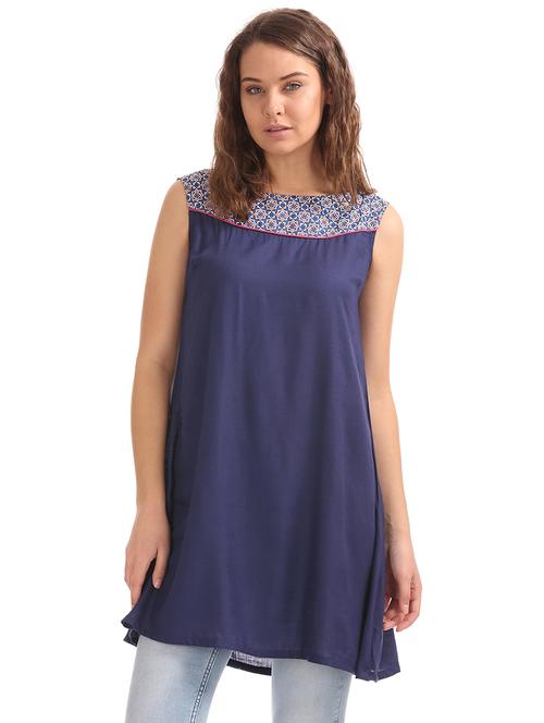 contrast patched a-line solid kurta - 17836544 - Very Small Image - 1