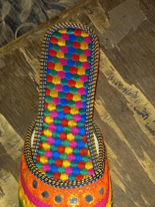 red flip flops - 17840887 - Very Small Image - 1