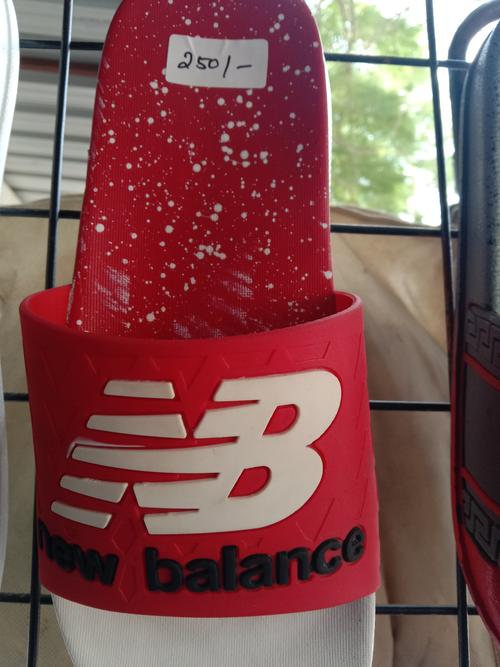red sport shoes - 17846798 - Very Small Image - 1