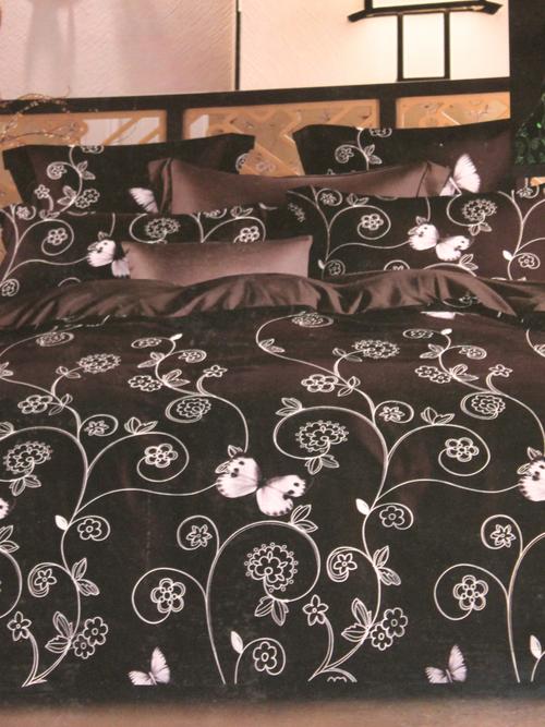versatile usage: this super soft blanket - 17855521 - Very Small Image - 1