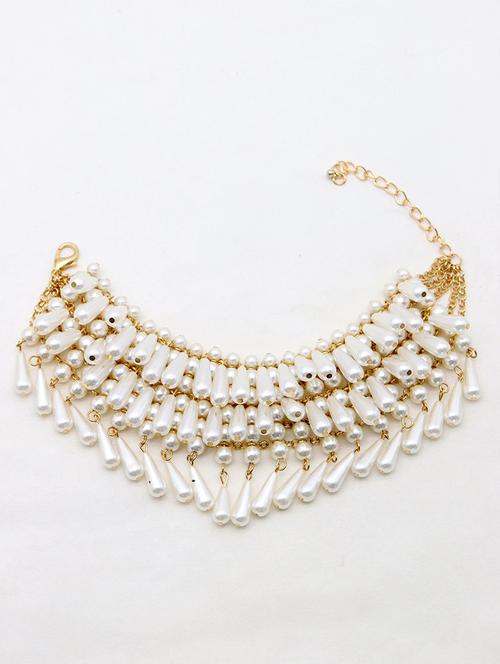 odette blushing and dangling faux pearl necklace - 17863426 - Very Small Image - 1