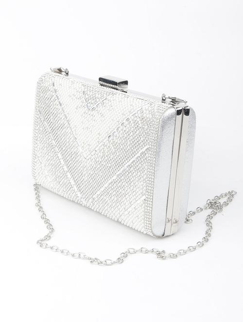 silver leather regular clutch - 17863524 - Very Small Image - 1