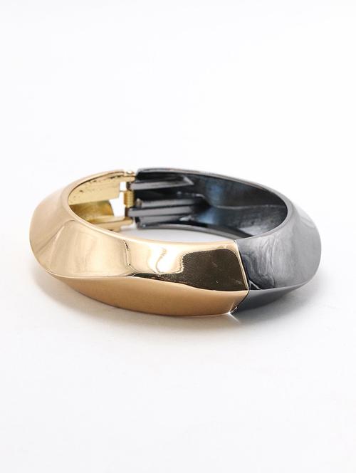 gold metal bangle bracelet - 17863698 - Very Small Image - 1