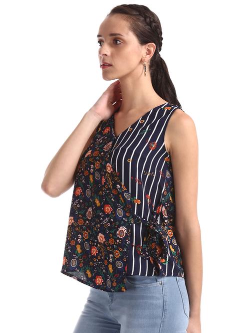 overlap neck printed top - 17935605 - Very Small Image - 1