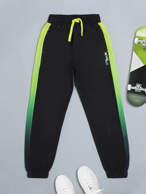 solid track wear - 17983565 - Very Small Image - 1