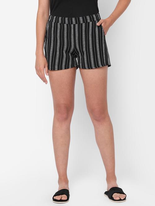 mid rise striped short - 18017830 - Very Small Image - 1