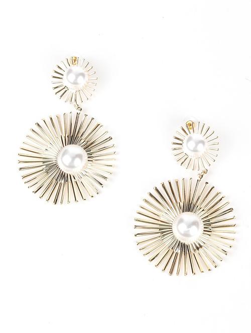 gold metal drop earring - 18034073 - Very Small Image - 1