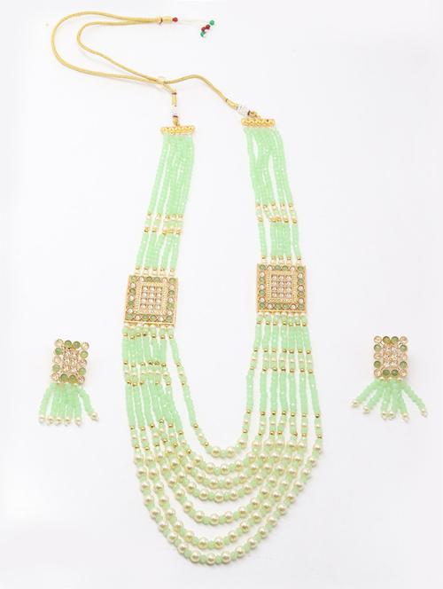 flaunting green beads and pearl necklace - 18036483 - Very Small Image - 1