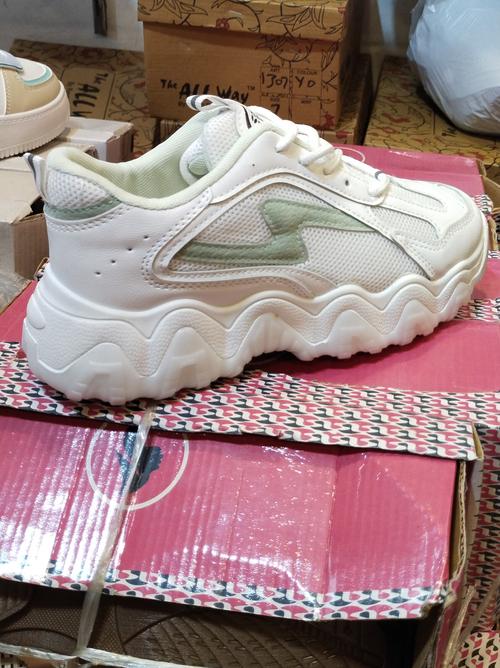 lady sports shoes - 18042039 - Very Small Image - 1