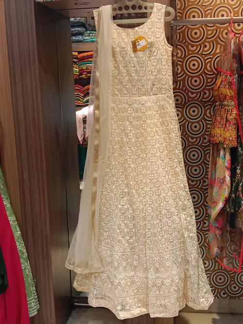 ladies gown fabric net with chicken - 18054186 - Very Small Image - 1