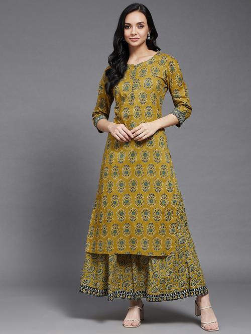 floral printed straight kurta and flared palazzo set - 18069110 - Very Small Image - 1