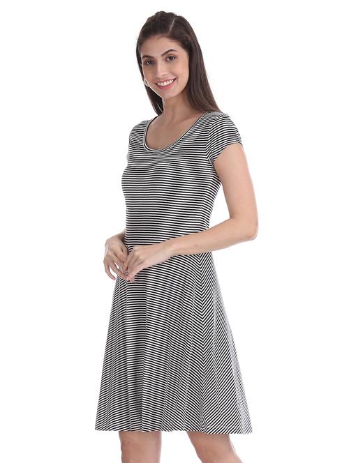 round neck striped dress - 18073567 - Very Small Image - 1