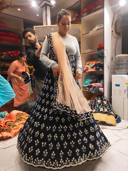embroidered party wear lehenga - 18081435 - Very Small Image - 1
