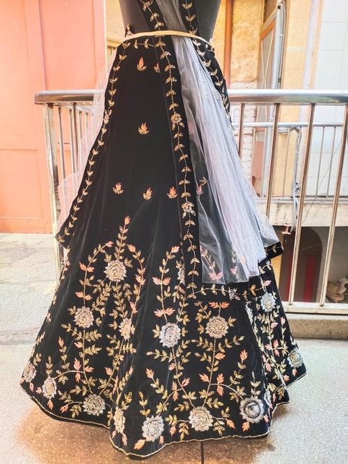 embroidered party wear lehenga - 18081437 - Very Small Image - 1