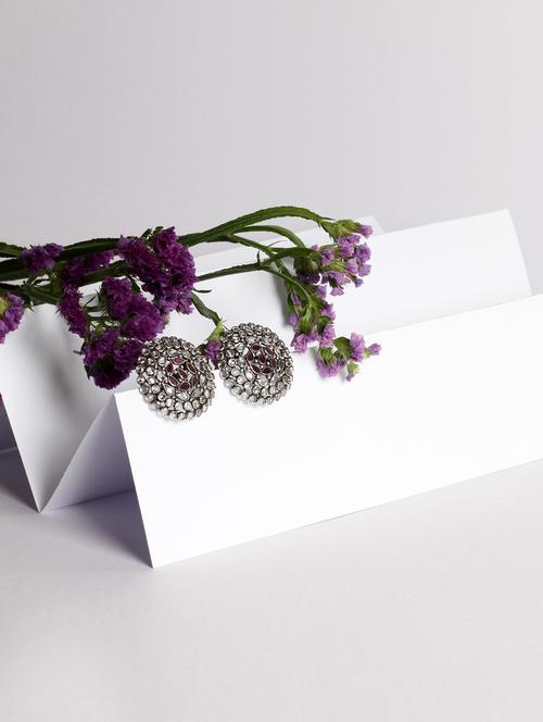 silver studs earring - 18082970 - Very Small Image - 1