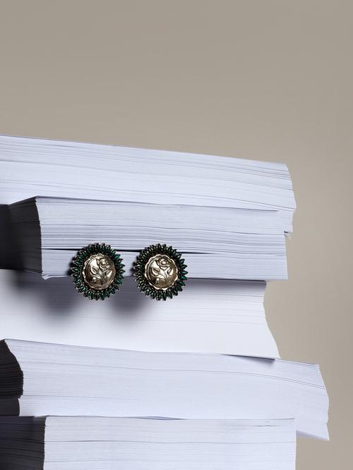 silver studs earring - 18082974 - Very Small Image - 1