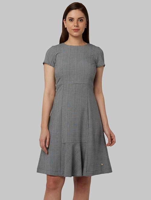 round neck checkered flared dress - 18108886 - Very Small Image - 1