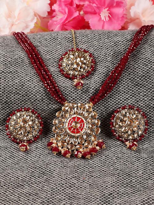 gold-plated & kundan studded mahroon beaded multi-strand set with maangtika - 18109394 - Very Small Image - 1