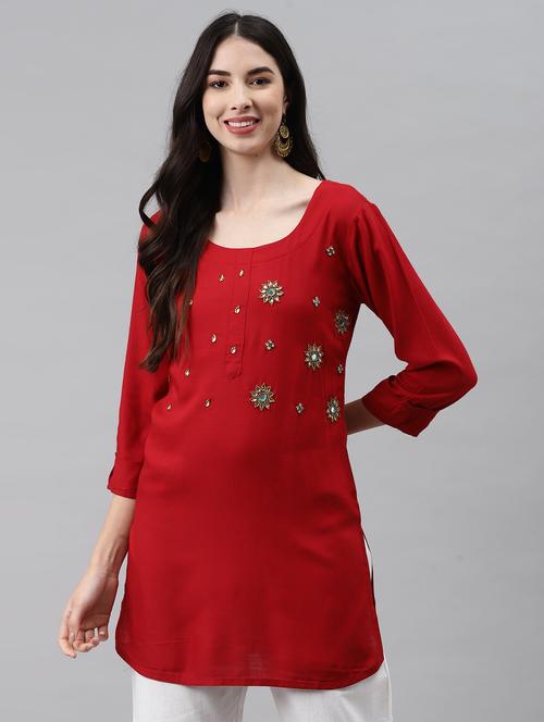 maroon embellished straight kurti - 18141222 - Very Small Image - 1