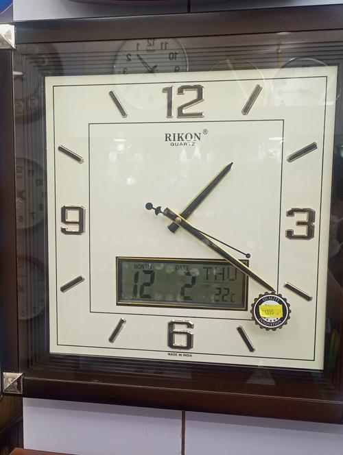 analog watch - 18142440 - Very Small Image - 1
