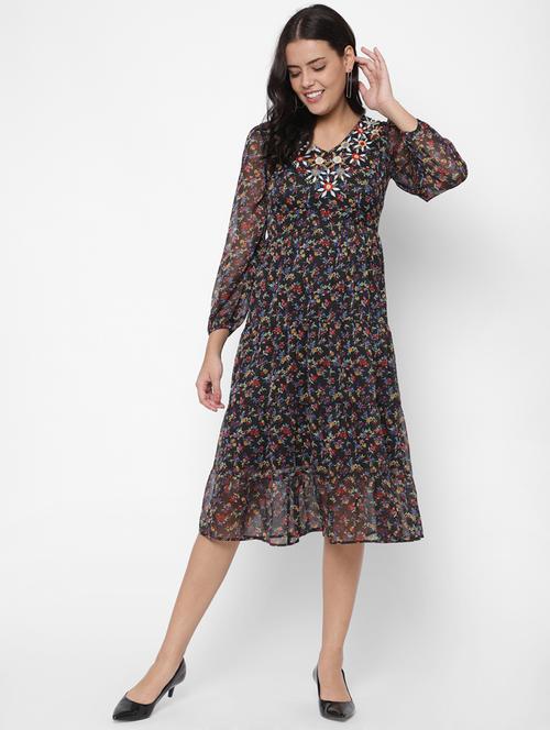 v-neck tiered dress dress - 18151852 - Very Small Image - 1