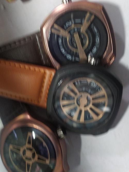 digital hand watch - 18158184 - Very Small Image - 1