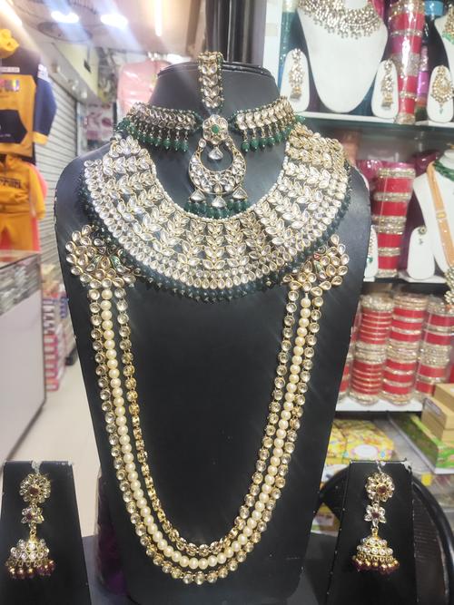 jewellery - 18158623 - Very Small Image - 1