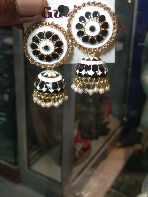 jewellery ear ring - 18165536 - Very Small Image - 1