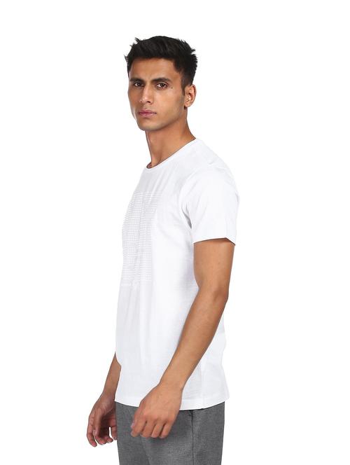white chest print t-shirt - 18174972 - Very Small Image - 1