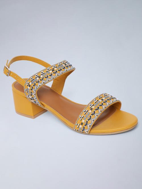 yellow back strap sandal - 18179034 - Very Small Image - 1
