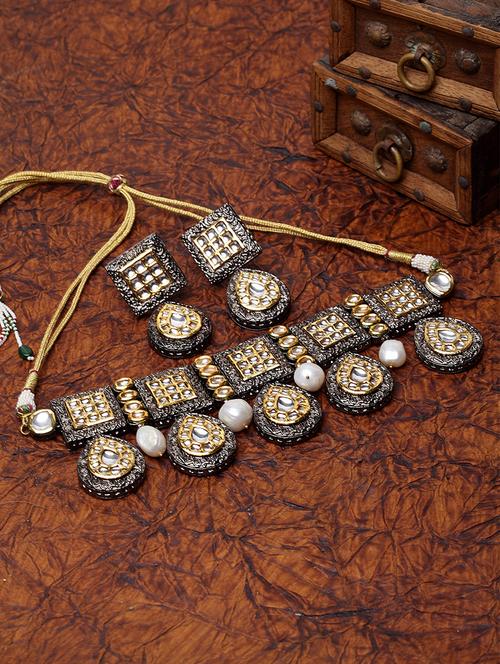 white silver necklaces and earring - 18179541 - Very Small Image - 1