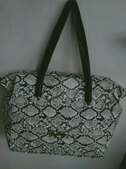 hand bags - 18184349 - Very Small Image - 1