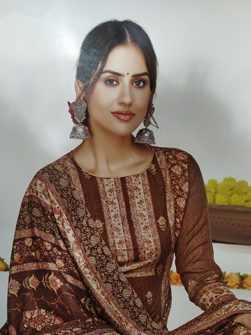 ladies suits - 18184442 - Very Small Image - 1