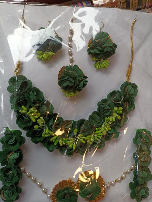 beautiful flower jewellery - 18185816 - Very Small Image - 1