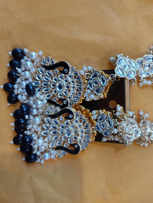 ladies earrings silver color - 18187602 - Very Small Image - 1